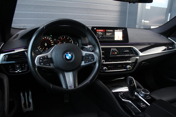 BMW 5 Serie Touring 540i xDrive M-Sport High Executive | Panorama Dak | Comfort Stoelen | Trekhaak | HUD