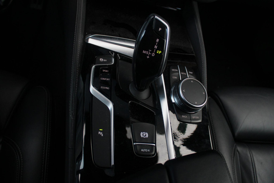 BMW 5 Serie Touring 540i xDrive M-Sport High Executive | Panorama Dak | Comfort Stoelen | Trekhaak | HUD