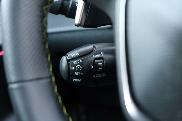 Peugeot 2008 1.2 PureTech GT |6.421km UNIEK| Half Leder/Navigatie/Camera/Apple Carplay
