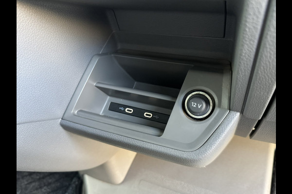 Volkswagen Crafter 35 2.0 TDI L3 DC Trendline Trekhaak 2800kg Trekgewicht Airco Cruise Carplay laadbak 2.700X 2.030