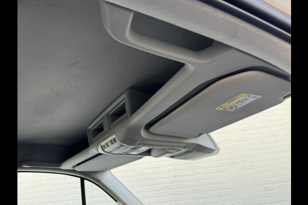 Volkswagen Crafter 35 2.0 TDI L3 DC Trendline Trekhaak 2800kg Trekgewicht Airco Cruise Carplay laadbak 2.700X 2.030
