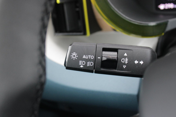 Fiat Grande Panda LA PRIMA 11 kW 44 kWh | WINTER PACK: (VERWARMBARE VOORSTOELEN, VERWARMBAAR STUURWIEL, VERWARMBARE VOORRUIT) | 17" LICHTMETALEN VELGEN "GLOSSY BLACK" | ELEKTRISCH INKLAPBARE BUITENSPIEGELS | MIDDENARMSTEUN VOOR | NAVIGATIE | DRAADLOZE TELEFOONLADER | ACHTERUITRIJ CAMERA MET DYNAMISCHE HULPLIJNEN | REGENSENSOR | CLIMATE CONTROL | DAB+ RADIO | DRAADLOZE APPLE CARPLAY/ANDROID AUTO | GETINTE ACHTERRUITEN | PARKEERSENSOREN VOOR EN ACHTER | CINEMA BLACK |