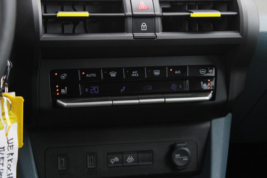 Fiat Grande Panda LA PRIMA 11 kW 44 kWh | WINTER PACK: (VERWARMBARE VOORSTOELEN, VERWARMBAAR STUURWIEL, VERWARMBARE VOORRUIT) | 17" LICHTMETALEN VELGEN "GLOSSY BLACK" | ELEKTRISCH INKLAPBARE BUITENSPIEGELS | MIDDENARMSTEUN VOOR | NAVIGATIE | DRAADLOZE TELEFOONLADER | ACHTERUITRIJ CAMERA MET DYNAMISCHE HULPLIJNEN | REGENSENSOR | CLIMATE CONTROL | DAB+ RADIO | DRAADLOZE APPLE CARPLAY/ANDROID AUTO | GETINTE ACHTERRUITEN | PARKEERSENSOREN VOOR EN ACHTER | CINEMA BLACK |