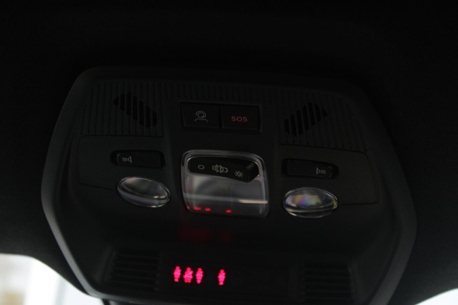 Fiat Grande Panda LA PRIMA 11 kW 44 kWh | WINTER PACK: (VERWARMBARE VOORSTOELEN, VERWARMBAAR STUURWIEL, VERWARMBARE VOORRUIT) | 17" LICHTMETALEN VELGEN "GLOSSY BLACK" | ELEKTRISCH INKLAPBARE BUITENSPIEGELS | MIDDENARMSTEUN VOOR | NAVIGATIE | DRAADLOZE TELEFOONLADER | ACHTERUITRIJ CAMERA MET DYNAMISCHE HULPLIJNEN | REGENSENSOR | CLIMATE CONTROL | DAB+ RADIO | DRAADLOZE APPLE CARPLAY/ANDROID AUTO | GETINTE ACHTERRUITEN | PARKEERSENSOREN VOOR EN ACHTER | CINEMA BLACK |