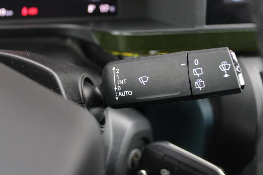 Fiat Grande Panda LA PRIMA 11 kW 44 kWh | WINTER PACK: (VERWARMBARE VOORSTOELEN, VERWARMBAAR STUURWIEL, VERWARMBARE VOORRUIT) | 17" LICHTMETALEN VELGEN "GLOSSY BLACK" | ELEKTRISCH INKLAPBARE BUITENSPIEGELS | MIDDENARMSTEUN VOOR | NAVIGATIE | DRAADLOZE TELEFOONLADER | ACHTERUITRIJ CAMERA MET DYNAMISCHE HULPLIJNEN | REGENSENSOR | CLIMATE CONTROL | DAB+ RADIO | DRAADLOZE APPLE CARPLAY/ANDROID AUTO | GETINTE ACHTERRUITEN | PARKEERSENSOREN VOOR EN ACHTER | CINEMA BLACK |