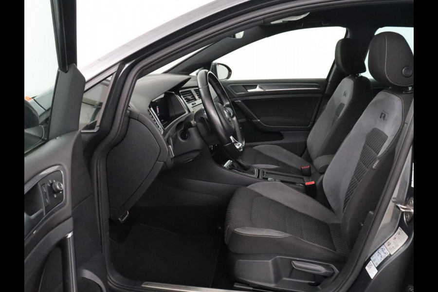 Volkswagen Golf Variant 1.0 TSI Highline Business R | Adaptive cruise | Park assist | Trekhaak | Navigatie | Carplay | Climate control| Full LED | R-Line |