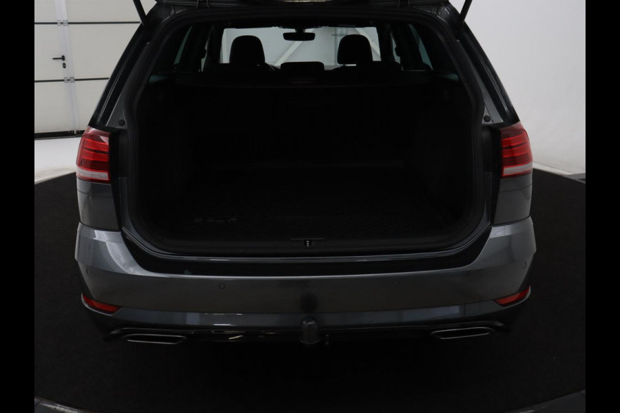 Volkswagen Golf Variant 1.0 TSI Highline Business R | Adaptive cruise | Park assist | Trekhaak | Navigatie | Carplay | Climate control| Full LED | R-Line |