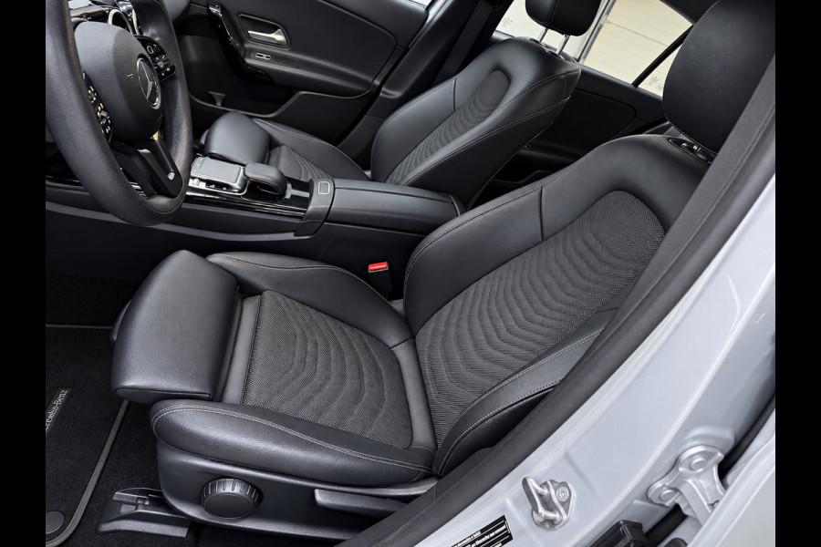 Mercedes-Benz A-Klasse 180 BUSINESS EDITION AUTOMAAT/NAVI/ECC/PDC/CRUISE///