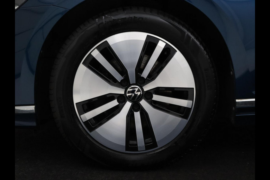 Volkswagen Passat Variant 1.4 TSI PHEV GTE Business | SOH 92,8% | Adaptive Cruise | Stoelverwarming | Massage | Camera | LED | Carplay | Climate control