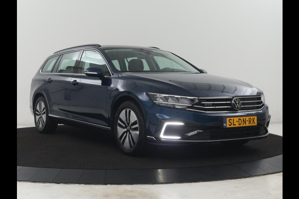 Volkswagen Passat Variant 1.4 TSI PHEV GTE Business | SOH 92,8% | Adaptive Cruise | Stoelverwarming | Massage | Camera | LED | Carplay | Climate control
