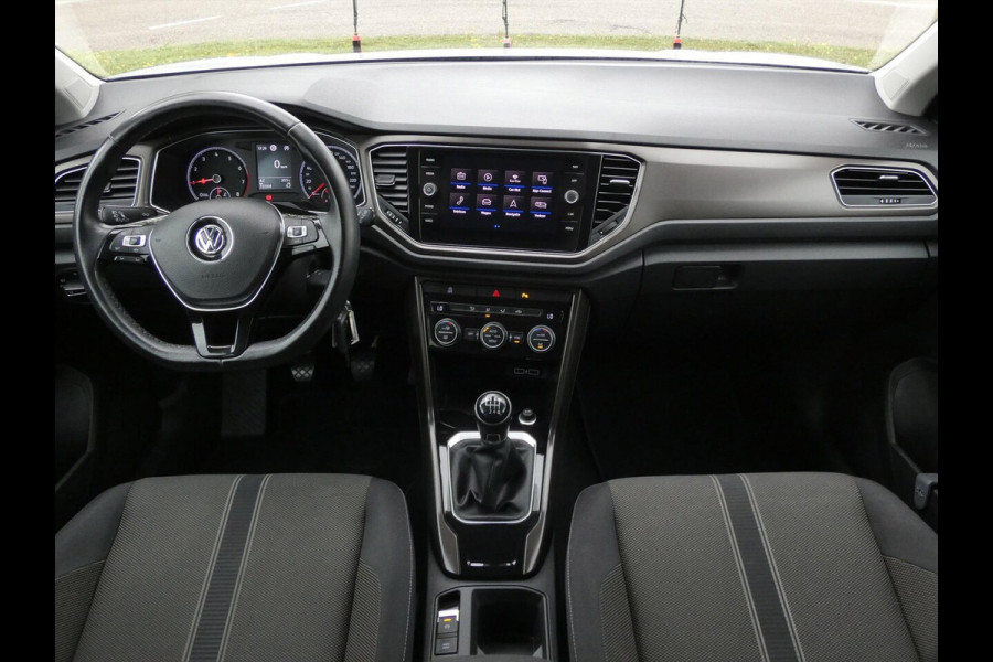 Volkswagen T-Roc 1.0 TSI Style Plus Pack | 17"inch | Two-Tone | Privacy | 2xPDC |