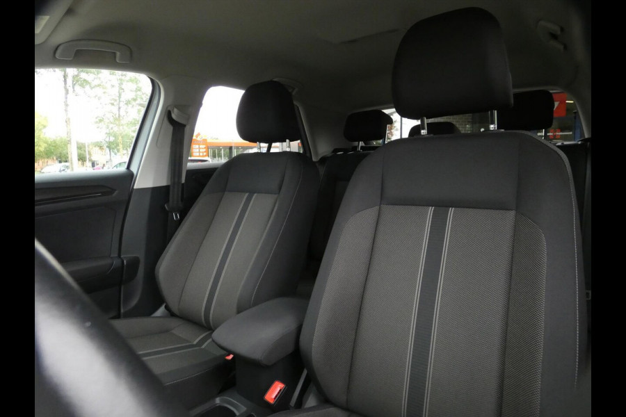 Volkswagen T-Roc 1.0 TSI Style Plus Pack | 17"inch | Two-Tone | Privacy | 2xPDC |