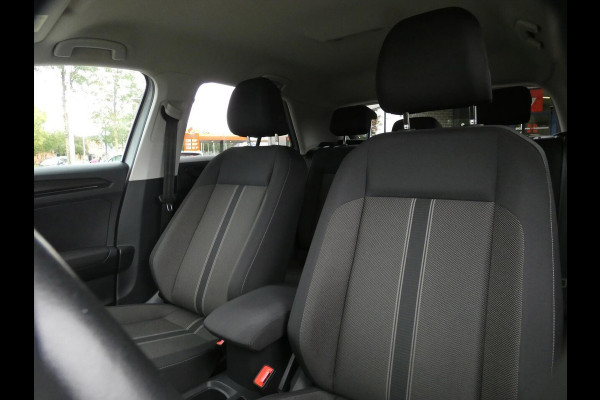 Volkswagen T-Roc 1.0 TSI Style Plus Pack | 17"inch | Two-Tone | Privacy | 2xPDC |
