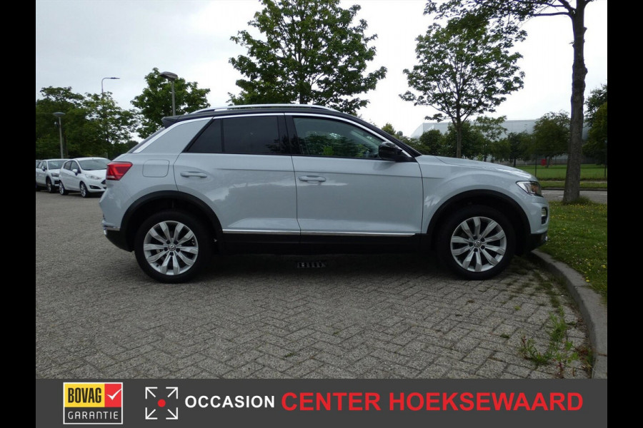 Volkswagen T-Roc 1.0 TSI Style Plus Pack | 17"inch | Two-Tone | Privacy | 2xPDC |