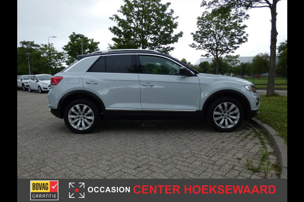 Volkswagen T-Roc 1.0 TSI Style Plus Pack | 17"inch | Two-Tone | Privacy | 2xPDC |