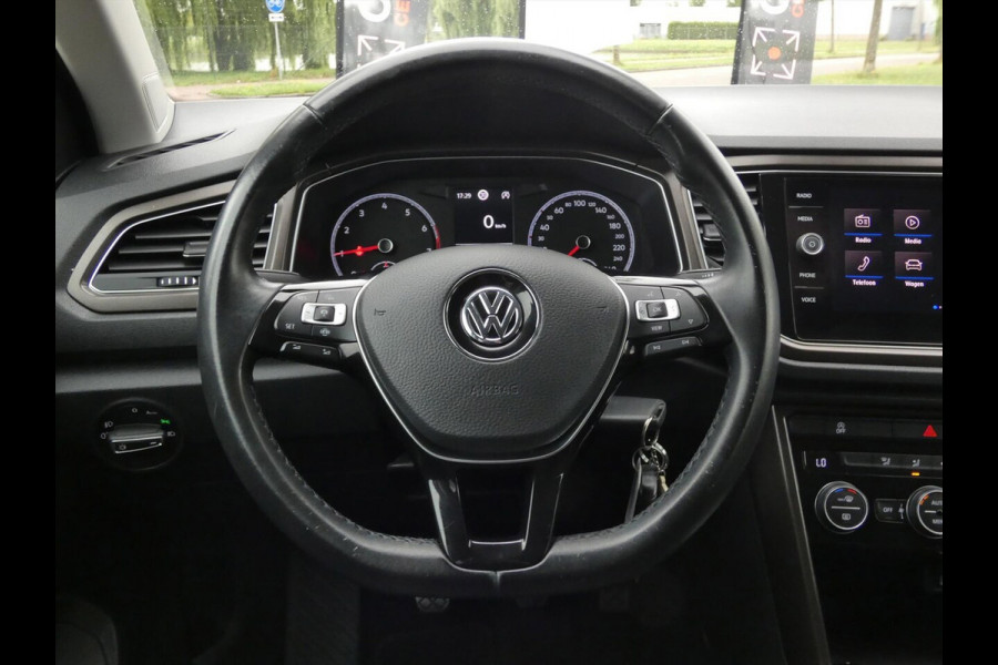 Volkswagen T-Roc 1.0 TSI Style Plus Pack | 17"inch | Two-Tone | Privacy | 2xPDC |
