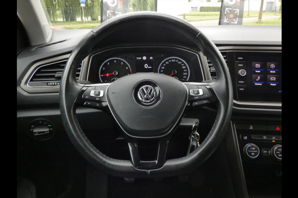 Volkswagen T-Roc 1.0 TSI Style Plus Pack | 17"inch | Two-Tone | Privacy | 2xPDC |