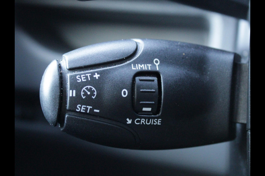 Toyota ProAce Worker 2.0 D-4D Professional Long DC | AUTOMAAT | LEDEREN BEKLEDING |