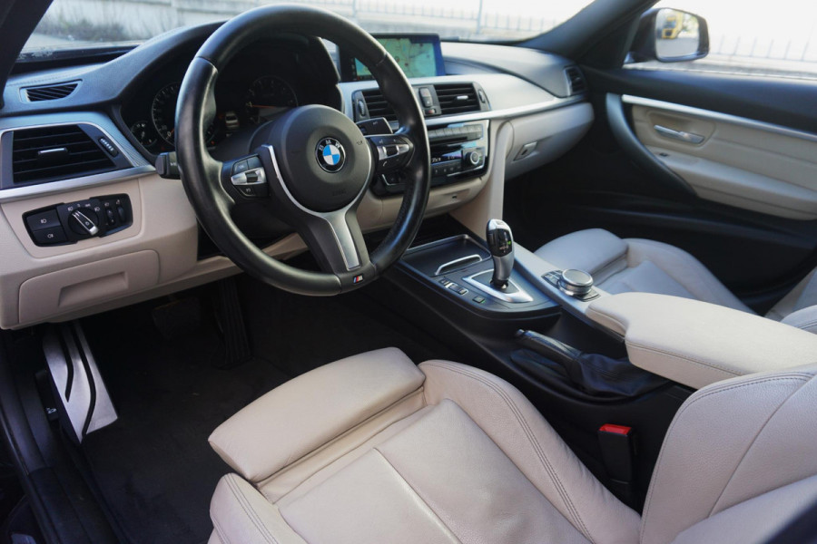 BMW 3 Serie 318i Edition M Sport Shadow Executive/19 Inch/ Carplay/Camera.