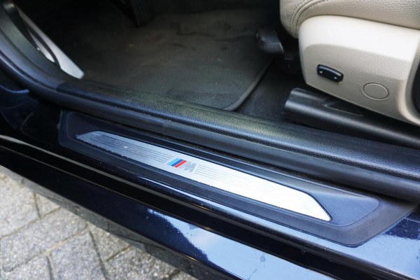 BMW 3 Serie 318i Edition M Sport Shadow Executive/19 Inch/ Carplay/Camera.