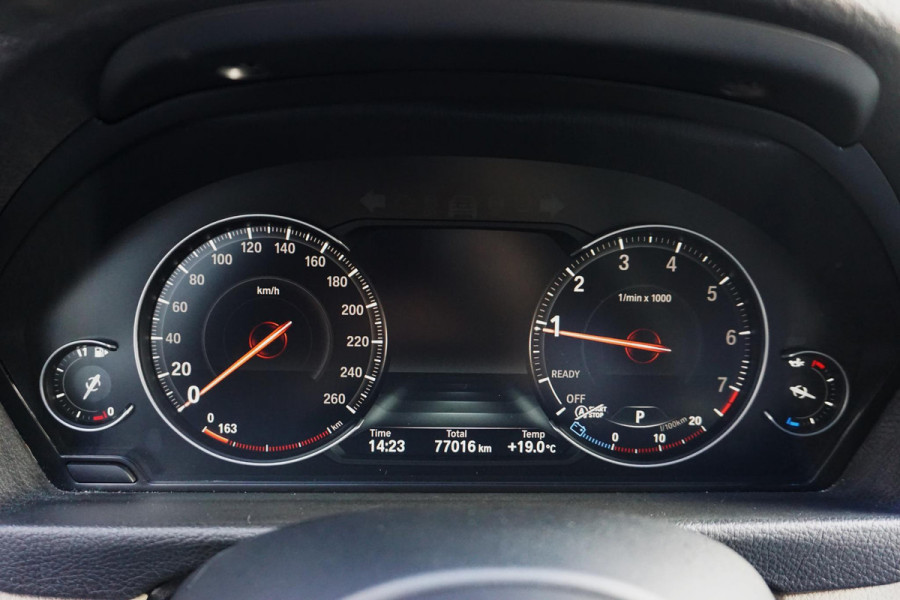 BMW 3 Serie 318i Edition M Sport Shadow Executive/19 Inch/ Carplay/Camera.