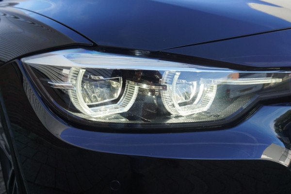 BMW 3 Serie 318i Edition M Sport Shadow Executive/19 Inch/ Carplay/Camera.