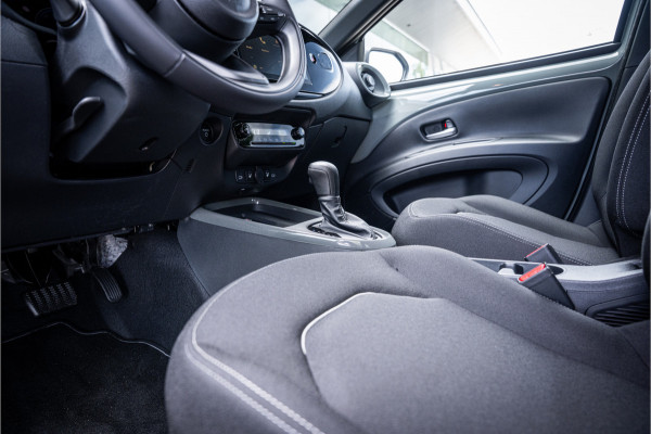 Toyota Aygo X Hybrid 115 pulse Automaat ** Stoelverwarming ** Camera ** Carplay ** Keyless