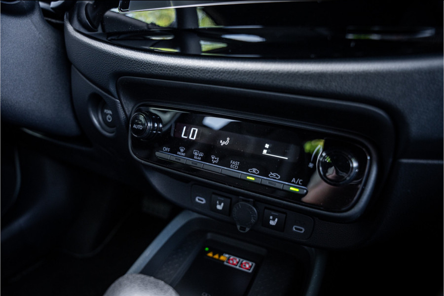 Toyota Aygo X Hybrid 115 pulse Automaat ** Stoelverwarming ** Camera ** Carplay ** Keyless