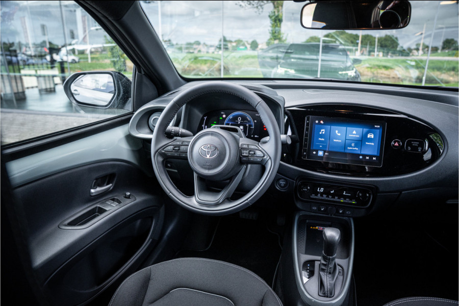 Toyota Aygo X Hybrid 115 pulse Automaat ** Stoelverwarming ** Camera ** Carplay ** Keyless