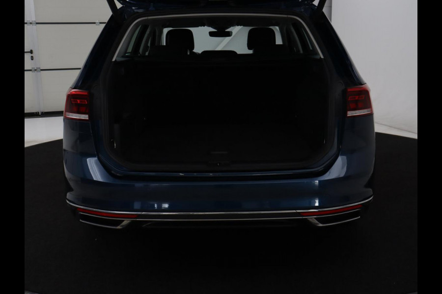 Volkswagen Passat Variant 1.4 TSI PHEV GTE Business | SOH 92,8% | Adaptive Cruise | Stoelverwarming | Massage | Camera | LED | Carplay | Climate control