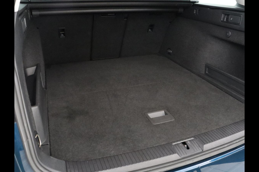 Volkswagen Passat Variant 1.4 TSI PHEV GTE Business | SOH 92,8% | Adaptive Cruise | Stoelverwarming | Massage | Camera | LED | Carplay | Climate control