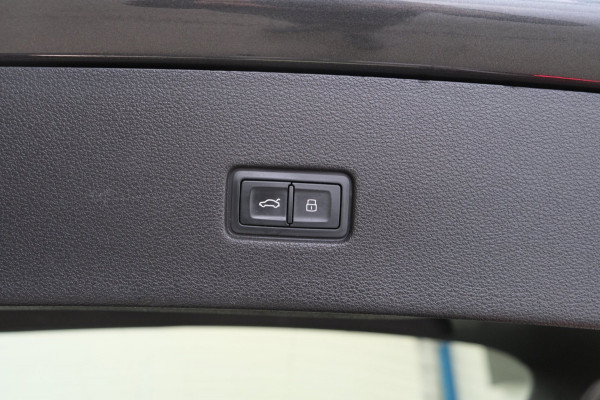 Audi Q8 55 TFSI e quattro Pro Line S 2X S-Line - Airco, Cruise, Navi, Luchtvering, Carplay, PDC, Trekhaak.