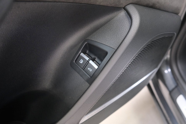 Audi Q8 55 TFSI e quattro Pro Line S 2X S-Line - Airco, Cruise, Navi, Luchtvering, Carplay, PDC, Trekhaak.