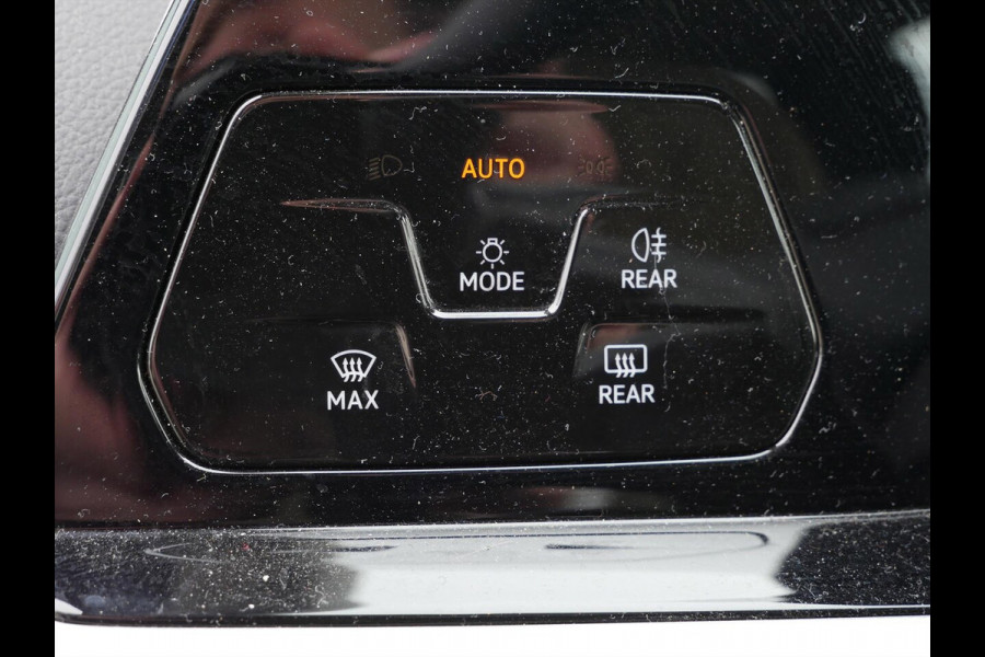 Volkswagen Golf Variant 1.0 TSI Life | Camera | Virtual | Carplay |