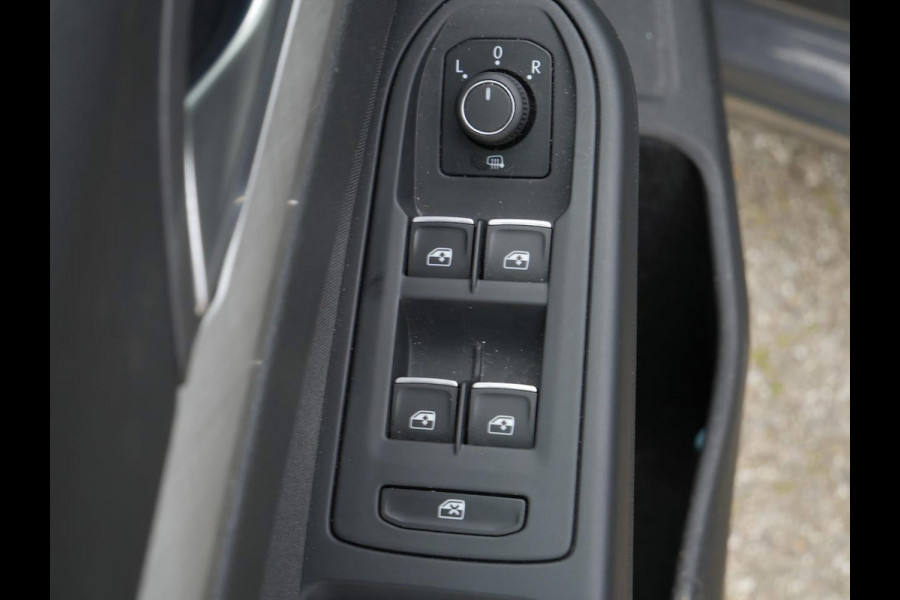 Volkswagen Golf 1.0 TSI Life | Camera | Carplay | Dolphin Grey |