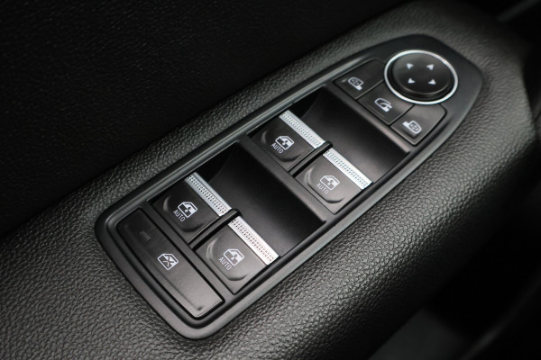 Renault Captur 1.6 E-Tech Plug-in Hybrid 160 Intens Virtual Cockpit, Cruise, Camera, Apple Carplay, Rijstrooksensor, Trekhaak, DAB, 18''