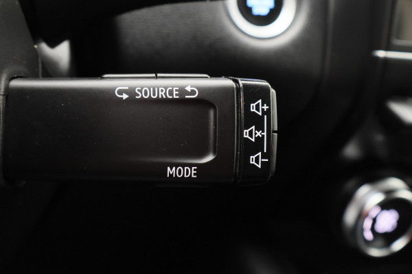 Renault Captur 1.6 E-Tech Plug-in Hybrid 160 Intens Virtual Cockpit, Cruise, Camera, Apple Carplay, Rijstrooksensor, Trekhaak, DAB, 18''