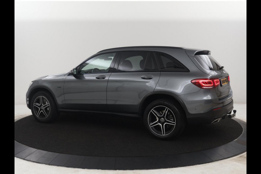 Mercedes-Benz GLC 300e 4MATIC Premium Plus | SOH 94,4% | Half leder | Cruise control | Stoelverwarming | Trekhaak | Camera | Park assist | Carplay | Sfeerverlichting | Climate control