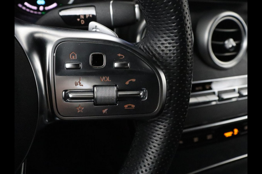 Mercedes-Benz GLC 300e 4MATIC Premium Plus | SOH 94,4% | Half leder | Cruise control | Stoelverwarming | Trekhaak | Camera | Park assist | Carplay | Sfeerverlichting | Climate control