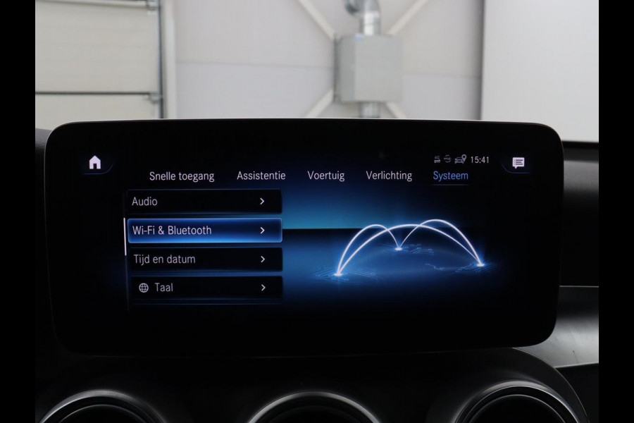 Mercedes-Benz GLC 300e 4MATIC Premium Plus | SOH 94,4% | Half leder | Cruise control | Stoelverwarming | Trekhaak | Camera | Park assist | Carplay | Sfeerverlichting | Climate control