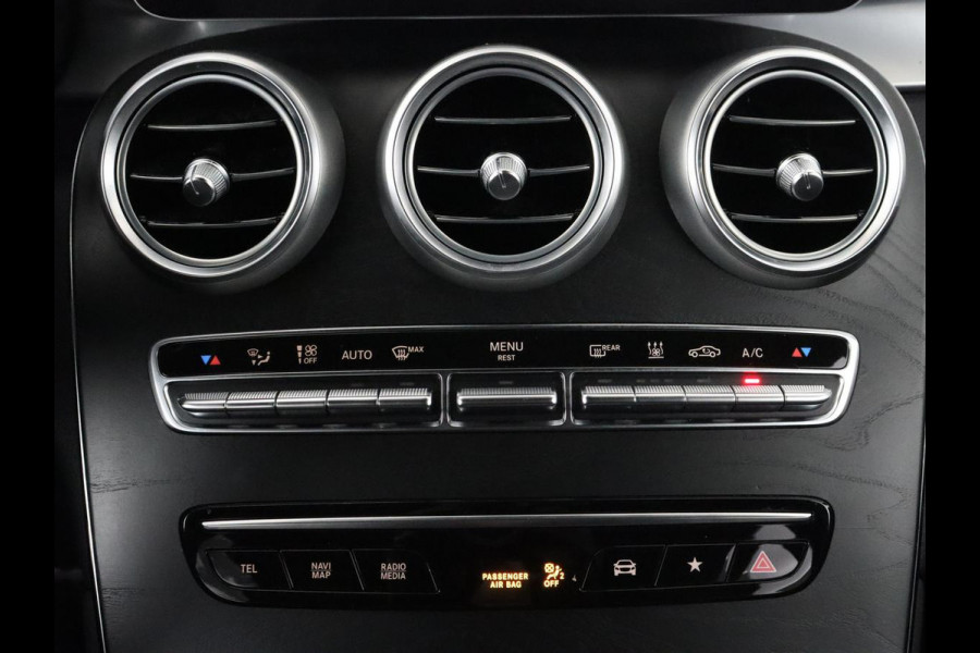 Mercedes-Benz GLC 300e 4MATIC Premium Plus | SOH 94,4% | Half leder | Cruise control | Stoelverwarming | Trekhaak | Camera | Park assist | Carplay | Sfeerverlichting | Climate control