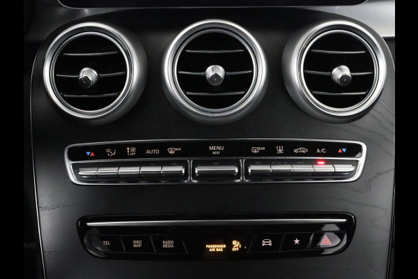 Mercedes-Benz GLC 300e 4MATIC Premium Plus | SOH 94,4% | Half leder | Cruise control | Stoelverwarming | Trekhaak | Camera | Park assist | Carplay | Sfeerverlichting | Climate control
