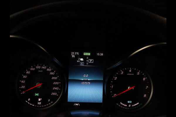 Mercedes-Benz GLC 300e 4MATIC Premium Plus | SOH 94,4% | Half leder | Cruise control | Stoelverwarming | Trekhaak | Camera | Park assist | Carplay | Sfeerverlichting | Climate control