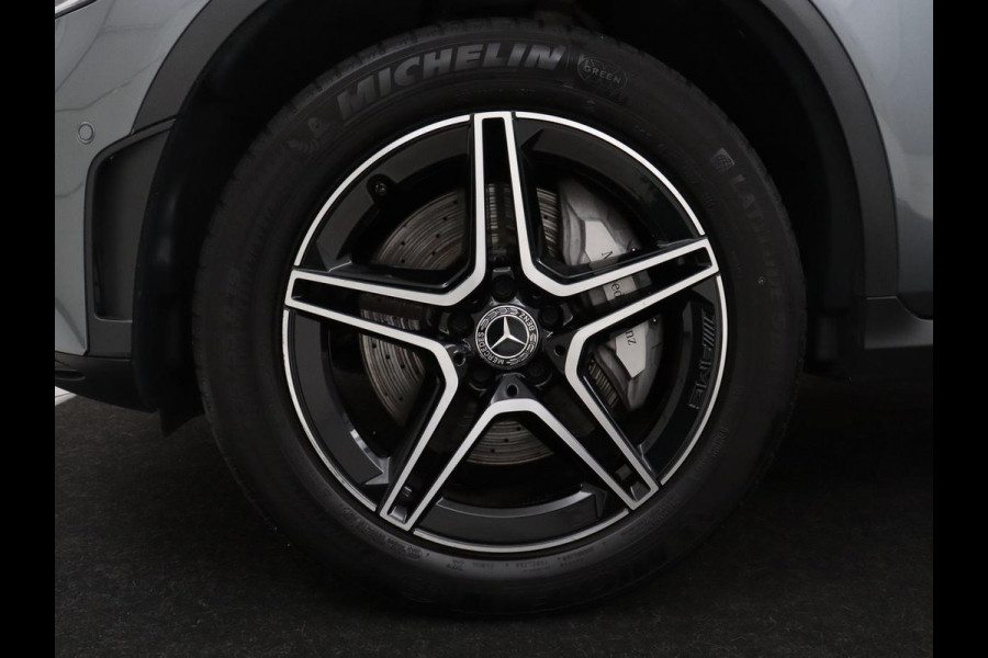 Mercedes-Benz GLC 300e 4MATIC Premium Plus | SOH 94,4% | Half leder | Cruise control | Stoelverwarming | Trekhaak | Camera | Park assist | Carplay | Sfeerverlichting | Climate control