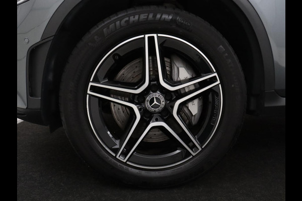 Mercedes-Benz GLC 300e 4MATIC Premium Plus | SOH 94,4% | Half leder | Cruise control | Stoelverwarming | Trekhaak | Camera | Park assist | Carplay | Sfeerverlichting | Climate control