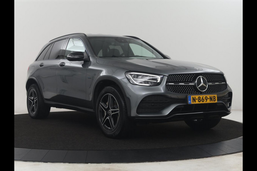 Mercedes-Benz GLC 300e 4MATIC Premium Plus | SOH 94,4% | Half leder | Cruise control | Stoelverwarming | Trekhaak | Camera | Park assist | Carplay | Sfeerverlichting | Climate control