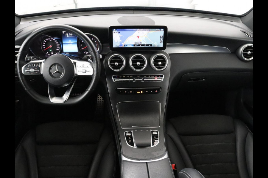 Mercedes-Benz GLC 300e 4MATIC Premium Plus | SOH 94,4% | Half leder | Cruise control | Stoelverwarming | Trekhaak | Camera | Park assist | Carplay | Sfeerverlichting | Climate control
