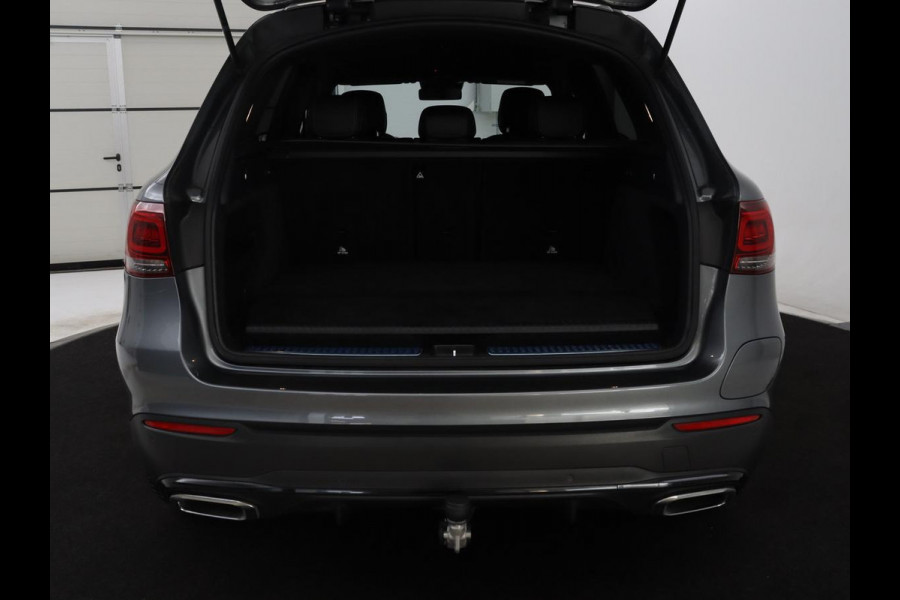 Mercedes-Benz GLC 300e 4MATIC Premium Plus | SOH 94,4% | Half leder | Cruise control | Stoelverwarming | Trekhaak | Camera | Park assist | Carplay | Sfeerverlichting | Climate control