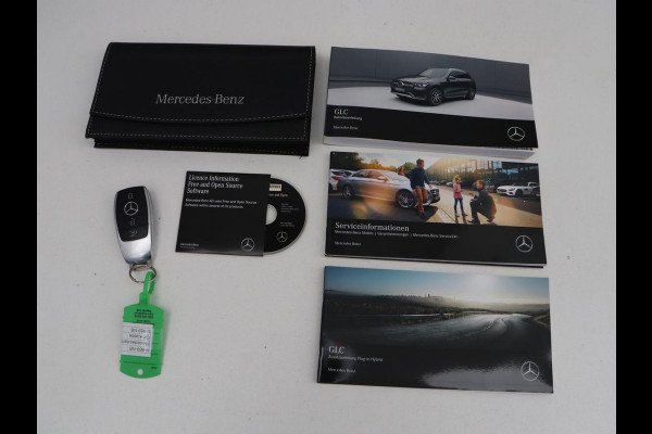 Mercedes-Benz GLC 300e 4MATIC Premium Plus | SOH 94,4% | Half leder | Cruise control | Stoelverwarming | Trekhaak | Camera | Park assist | Carplay | Sfeerverlichting | Climate control