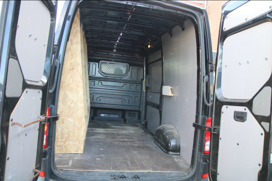 Volkswagen Crafter 35 2.0 TDI L3H3 177PK Automaat / Camera / App Connect / 3 zits